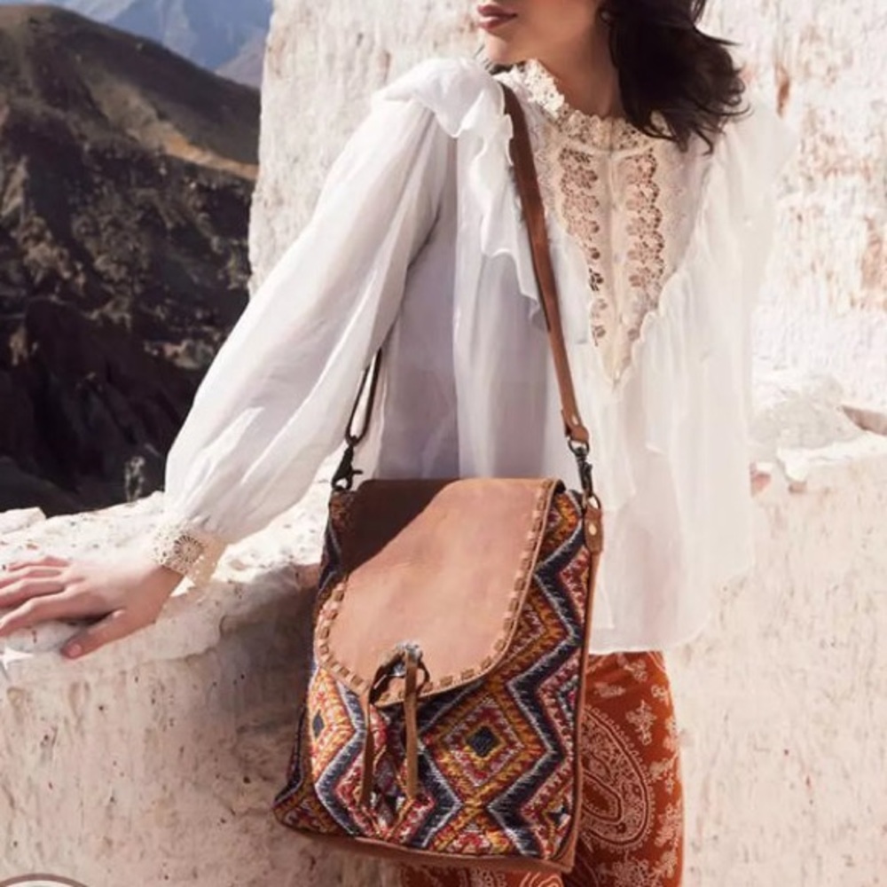 NWT Myra Peanut Brown Crossbody Bag